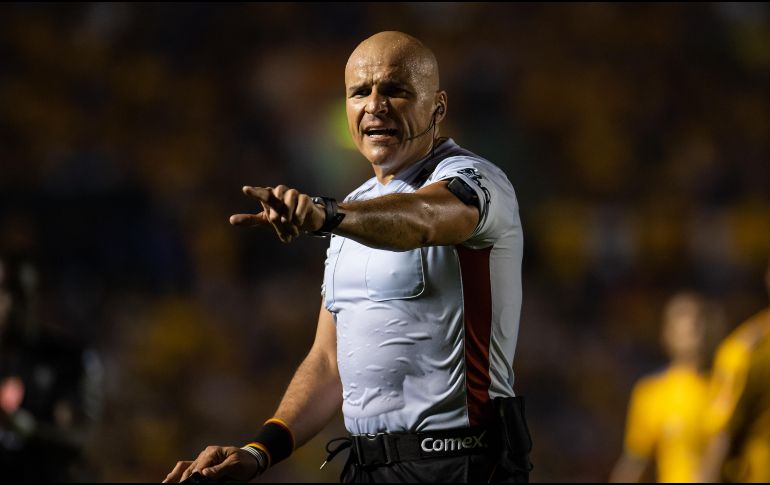 En el último año Chacón ha dirigido dos partidos de Chivas, que terminaron con un empate y una victoria para el Rebaño. MEXSPORT/ARCHIVO