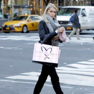 La Secretaría de Salud alerta por daños físicos debido a bolsos de mano