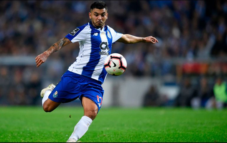 Corona llegó al Porto en el 2015 y ha disputado 157 partidos con los Dragones, anotando 22 goles. AFP/ARCHIVO