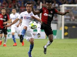 Cruz Azul nunca estuvo en aprietos ante un Atlas que se limitó a arrastrar por el campo las cadenas de sus cinco derrotas consecutivas. AFP/U. Ruiz