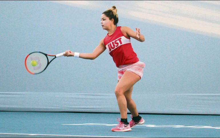 Renata Zarazúa realiza una sesión de práctica en el Centro Panamericano de Tenis de cara al inicio del torneo. ESPECIAL