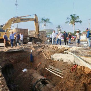 Estero en Vallarta aún recibe miles de litros de aguas negras