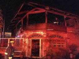 Detallan que aunque no hubo personal lesionado, sí se reporta el daño estructural del edificio.