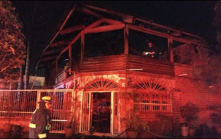 Detallan que aunque no hubo personal lesionado, sí se reporta el daño estructural del edificio.