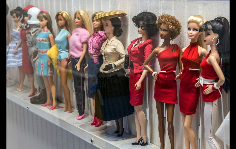 Según un comunicado de Mattel, en estas seis décadas se han hecho muñecas Barbie que representan más de 200 profesiones y oficios. EFE/ G. Viera