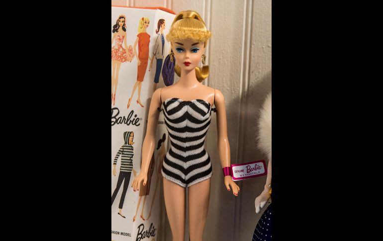 Según un comunicado de Mattel, en estas seis décadas se han hecho muñecas Barbie que representan más de 200 profesiones y oficios. EFE/ G. Viera