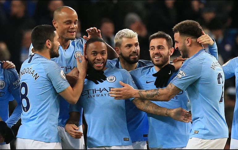 Sterling (C) anotó sus tres tantos en menos de un cuarto de hora (a los minutos 46, 50 y 59). AFP/L. Parnaby