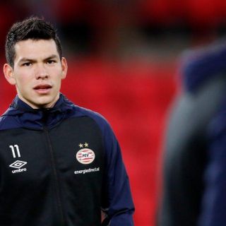 "Está perdido; parece otro jugador", dice prensa holandesa sobre "Chucky" Lozano