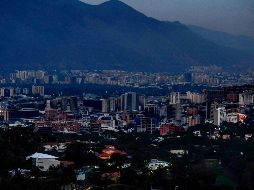 Según las autoridades, el apagón nacional fue incitado por facciones respaldadas por extranjeros que intentaban desestabilizar al presidente Nicolás Maduro. AFP / M. Delacroix