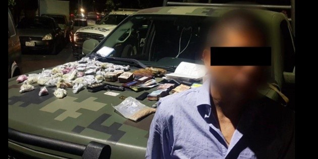 Detienen a pareja con droga y dinero en efectivo en Guadalajara