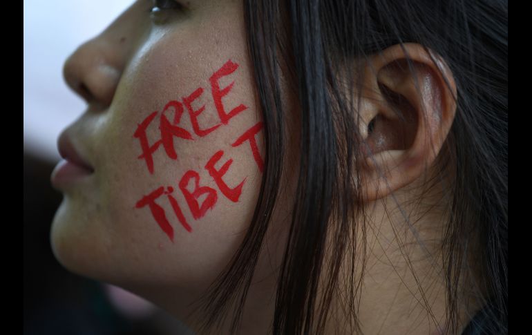 Una activista tibetana exiliada asiste a una protesta en Nueva Delhi, India, a propósito del 60 aniversario del levantamiento tibetano en contra del gobierno chino. AFP/S. Hussain