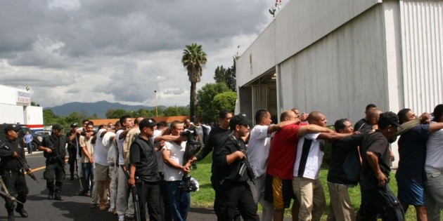 Reubican en otros penales a 525 reos de las Islas Mar&iacute;as