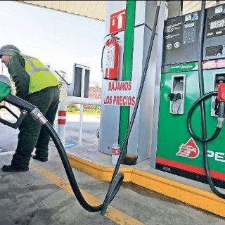 Hacienda echa mano para bajar precios de gasolina