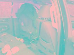 En el interior de la unidad encontraron el cuerpo del escolta, quien era el que conducía. ESPECIAL