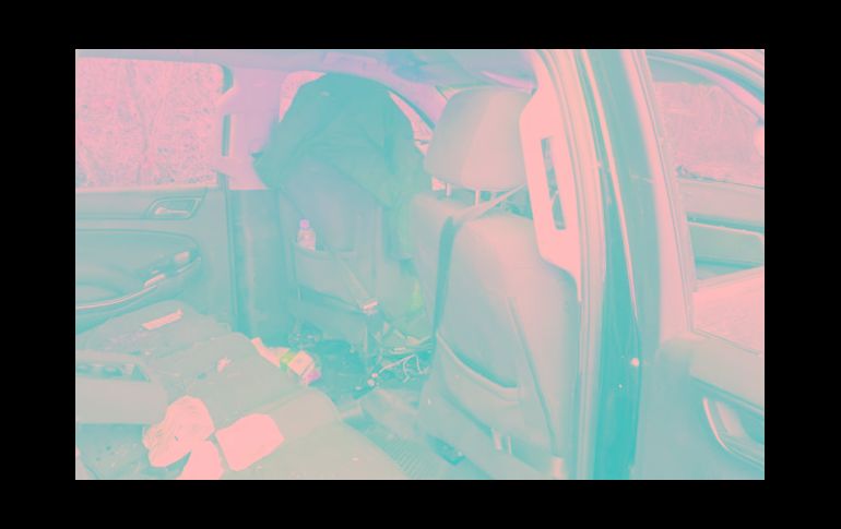 En el interior de la unidad encontraron el cuerpo del escolta, quien era el que conducía. ESPECIAL