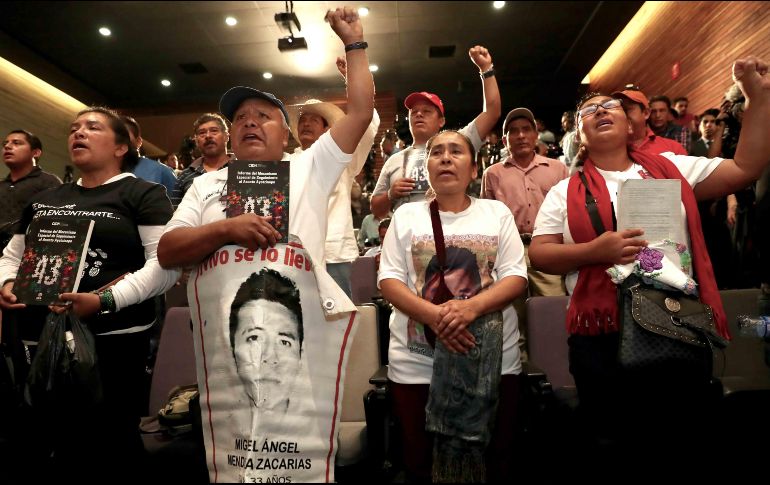 Familiares de los 43 normalistas desaparecidos en el Museo Memoria y Tolerancia. La investigación de la desaparición de 43 estudiantes de Ayotzinapa inició ayer una nueva etapa. SUN/B. Fregoso