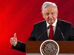 Promete AMLO corregir alza en combustibles