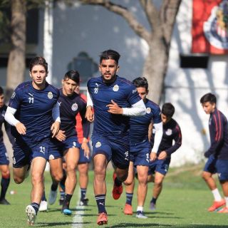 Cardozo convoca a lo mejor de Chivas para el Clásico de Copa MX