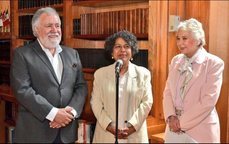 En el acto, la secretaria de Gobernación, Olga Sánchez Cordero, deseó suerte a Ochoa Ávalos. TWITTER / @CandeOchoaA