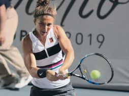 Sara Errani regresa una bola a Irina Camelia Begu, a quien venció para acceder a la segunda ronda del torneo. ABIERTO DE ZAPOPAN