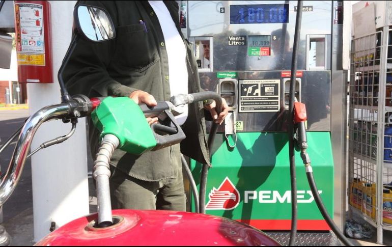 El Gobierno federal busca el mecanismo para ajustar los precios de gasolina y que se eviten aumentos en términos reales, afirma el Presidente Andrés Manuel López Obrador. EL INFORMADOR / ARCHIVO