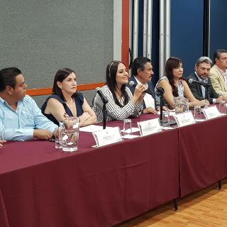 Diputados del PRI respaldan contratación de crédito de Alfaro