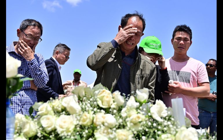 Familiares de víctimas del accidente fueron trasladados este miércoles al sitio remoto donde se estrelló el Boeing 737 MAX 8 de Ethiopian Airlines
