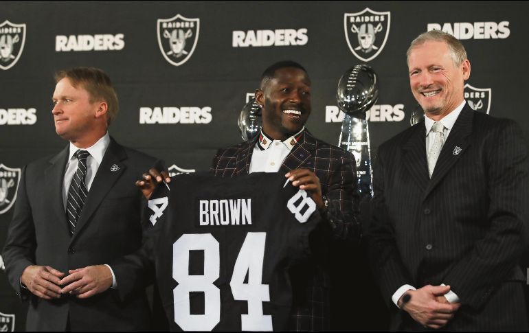 Antonio Brown se dijo comprometido con su nuevo reto jugando para los Raiders. AP / B. Margot