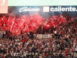 Aficionados no aguantaron las burlas del rival; al final nada pasó a mayores y el conato iniciado por dos mujeres por cierto, se apagó. NTX / G. Durán