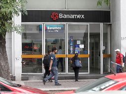 Recuerdan que los bancos que ofrecen sus servicios dentro de almacenas comerciales abrirán al público este día. EL INFORMADOR / ARCHIVO
