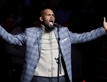 En total, cerca de media docena de videos sexuales de R. Kelly han sido mencionados en testimonios o documentos ante la corte.  AP / ARCHIVO