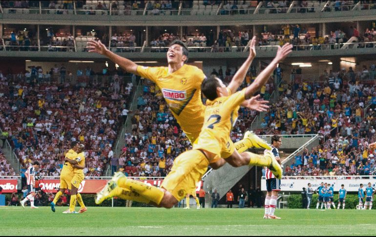 En 2014 el América tuvo una actuación demoledora en la casa de las Chivas. Aquí el festejo de uno de los cuatro goles que le hicieron al Rebaño. MEXSPORT
