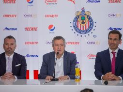 Vergara (C) dejó la toma de decisiones del equipo en manos de José Luis Higuera (I) y su hijo, Amaury Vergara. MEXSPORT/ARCHIVO