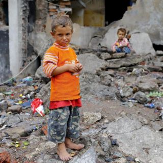 Autoridades entregan a cinco niños huérfanos del Estado Islámico a Francia