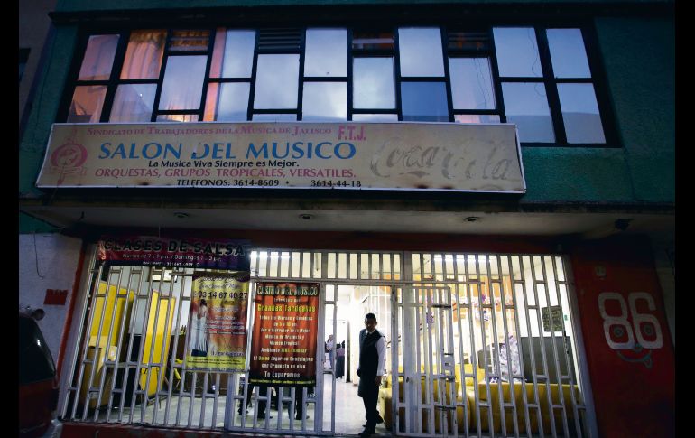 En el Centro de la ciudad, en Venustiano Carranza 86, se ubica el recinto que cada domingo recibe a decenas de entusiastas del baile.  EL INFORMADOR / F. Atilano