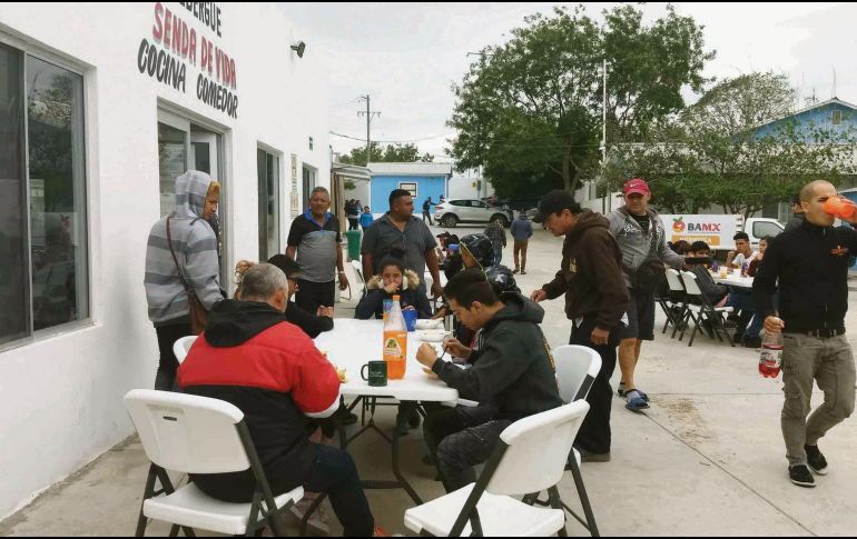 La llegada de migrantes de Centro y Sudamérica, e incluso África, ha abarrotado el albergue Senda de Vida, en Tamaulipas. Actualmente atiende a más de 300 personas. NTX
