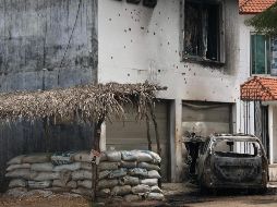 Los agresores rafaguearon la base, quemaron una camioneta Toyota y huyeron del lugar. TWITTER/@billieparkernot