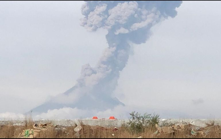 Autoridades exhortaron a la población a mantenerse alejados del volcán, al menos por 12 kilómetros a la redonda. ESPECIAL