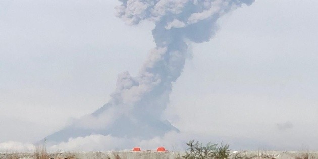 Registran dos explosiones en el volc&aacute;n Popocat&eacute;petl