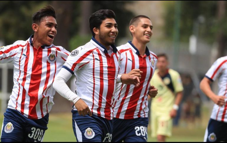 El equipo mayor de Chivas buscará seguir el ejemplo de los juveniles esta noche a las 19:00 horas. INTERNET/www.chivasdecorazon.com.mx