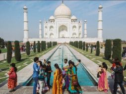 EL INFORMADOR / G. Gallo   Industrializado. Es el segundo país más poblado del mundo y el número 10 que más produce con sus fábricas. EL INFORMADOR / G. Gallo Industrializado. Es el segundo país más poblado del mundo y el número 10 que más produce con sus fábricas. EL INFORMADOR / G. Gallo   Conexión. Tiene una inmensa red ferroviaria que mueve a millones de personas al año, el trayecto más largo es de cuatro mil 286 kilómetros y tarda casi 83 horas, cruzando el país de punta a punta. EL INFORMADOR / G. Gallo Conexión. Tiene una inmensa red ferroviaria que mueve a millones de personas al año, el trayecto más largo es de cuatro mil 286 kilómetros y tarda casi 83 horas, cruzando el país de punta a punta. EL INFORMADOR / G. Gallo   Peculiar. Para ocultar las canas, los hombres utilizan el color naranja; al principio se utilizaba porque era el color de tinte más barato, ahora es una moda que ha tomado muchos seguidores. EL INFORMADOR / G. Gallo Peculiar. Para ocultar las canas, los hombres utilizan el color naranja; al principio se utilizaba porque era el color de tinte más barato, ahora es una moda que ha tomado muchos seguidores. EL INFORMADOR / G. Gallo   Control. En algunas ciudades se pinta propaganda pidiéndole a los habitantes evitar tener más de tres hijos. EL INFORMADOR / G. Gallo Control. En algunas ciudades se pinta propaganda pidiéndole a los habitantes evitar tener más de tres hijos. EL INFORMADOR / G. Gallo   Esfuerzo. Gran parte de los trabajadores tiene jornadas hasta de 16 horas de lunes a domingo. EL INFORMADOR / G. Gallo Esfuerzo. Gran parte de los trabajadores tiene jornadas hasta de 16 horas de lunes a domingo. EL INFORMADOR / G. Gallo   Sagrado. El elefante es un animal que atrae la buena suerte, larga vida, sabiduría y ayuda a alejar las envidias. EL INFORMADOR / G. Gallo Sagrado. El elefante es un animal que atrae la buena suerte, larga vida, sabiduría y ayuda a alejar las envidias. EL INFORMADOR / G. Gallo   Tradición. En la religión hindú, el Río Ganges es una diosa cuyas aguas sirven para purificar, aunque es uno de los ríos más contaminados del mundo. EL INFORMADOR / G. Gallo