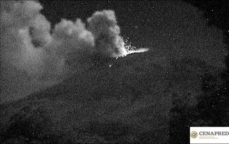 Autoridades piden a la población no acercarse al volcán y sobre todo al cráter, por el peligro que implica la caída de fragmentos balísticos. ESPECIAL / CENAPRED