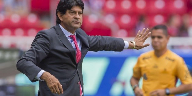 Cardozo continuar&iacute;a en Chivas a pesar de perder dos Cl&aacute;sicos