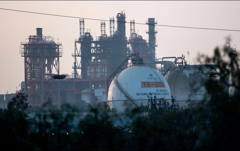 Además del plan de Dos Bocas, Pemex trabaja en el mantenimiento y rehabilitación de las seis refinerías del país. AFP/ARCHIVO