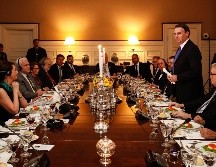 Bolsonaro pronuncia un discurso durante la cena, celebrada en la embajada de Brasil en Washington con representantes de las corrientes conservadoras de los dos países. AFP/Presidencia de Brasil