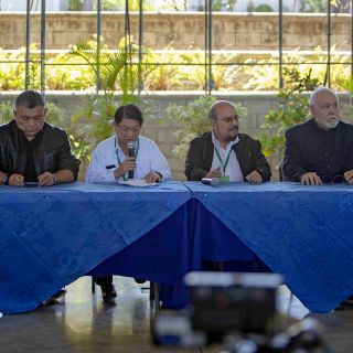 Opositores de Nicaragua paralizan diálogos tras represión