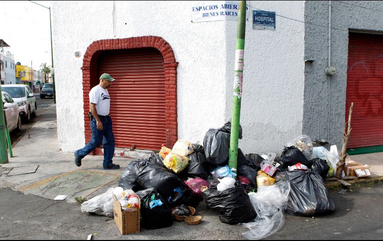 Al menos hay ocho zonas en Santa Tere donde personas dejan bolsas de basura, entre otros desperdicios. EL INFORMADOR/A. Camacho