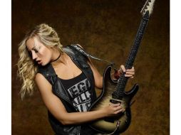En junio de 2014, Strauss fue seleccionada por la revista 'Guitar World' como la 'Guitarrista Femenina que deberías conocer'. INSTAGRAM / hurricanenita