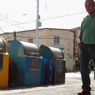 Ayuntamiento atiende esquinas con basura en Santa Tere
