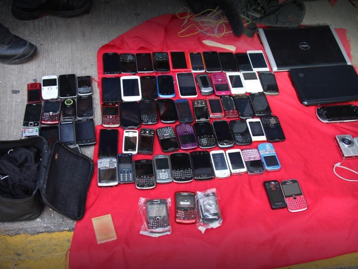  Aseguran más de 230 teléfonos celulares en operativo en Puebla